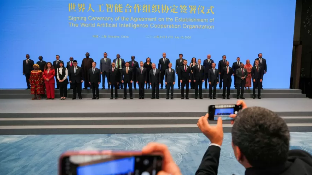 Representantes de países durante a criação da organização global de IA
